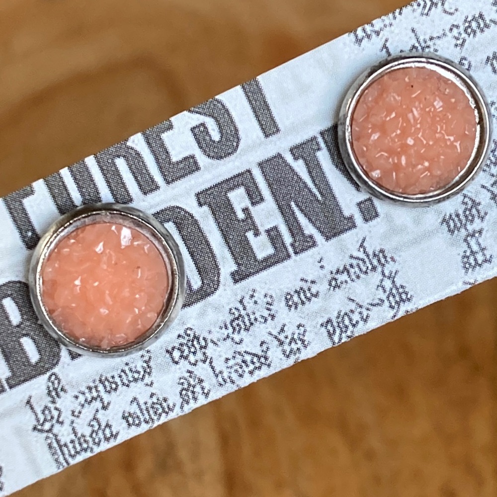 💚3/$25 Artisan Peach Resin Druzy Stud Earrings